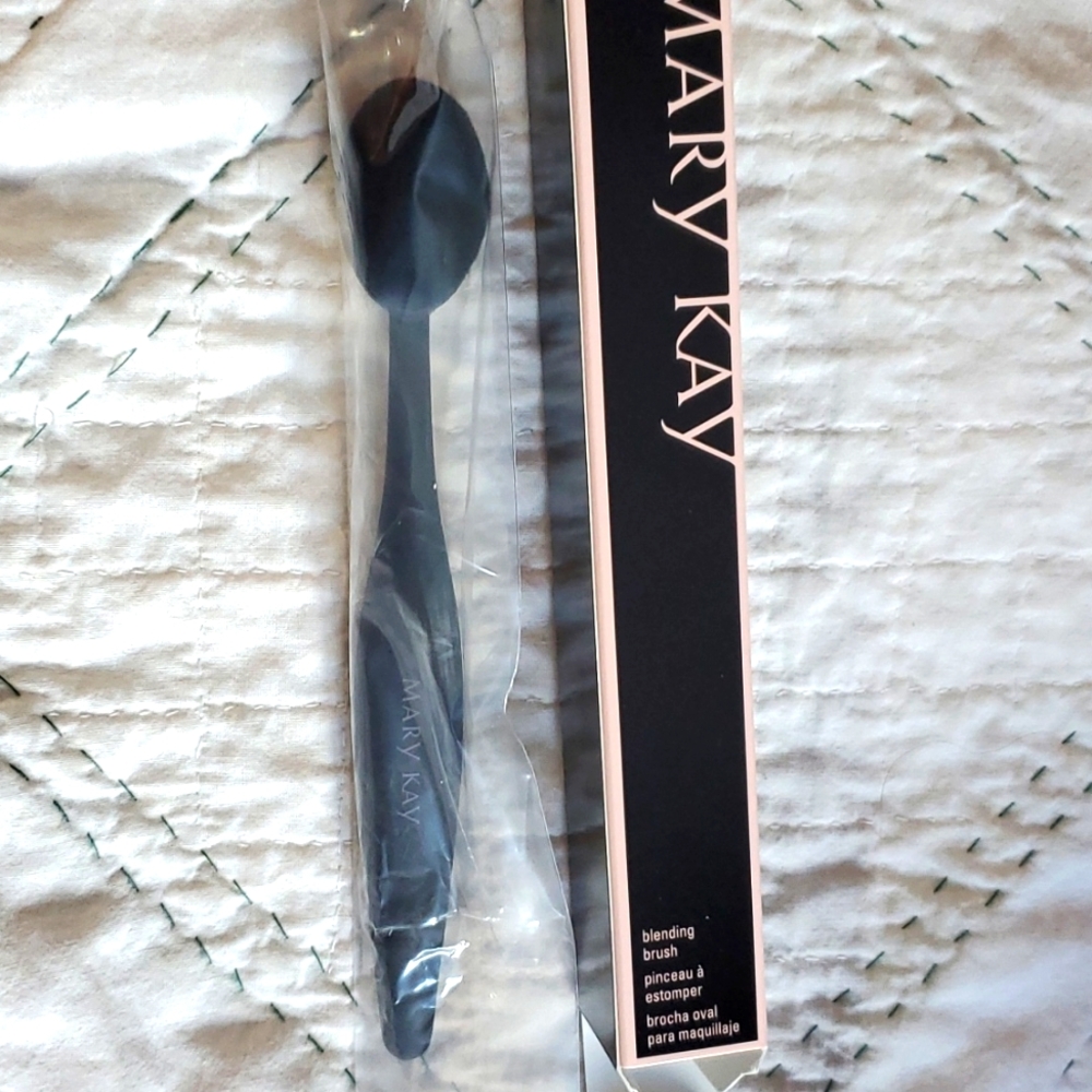 New! Mary Kay blending brush